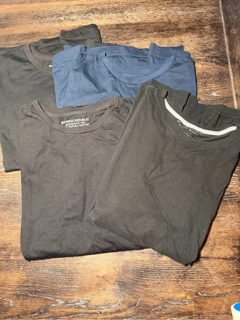 Set of 4 banana republic t shirts size L